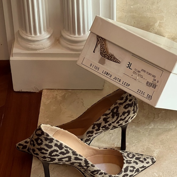 Manolo Blahnik Leopard Print Pump - Picture 1 of 2
